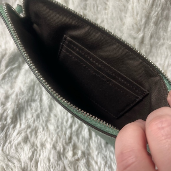 COACH Large Corner Zip Wristlet, sage green - Picture 2 of 2